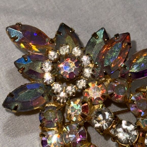 Vintage Estate Unsigned Brooch And Earrings Set Aurora Borealis And Rhinestones - Picture 9 of 13